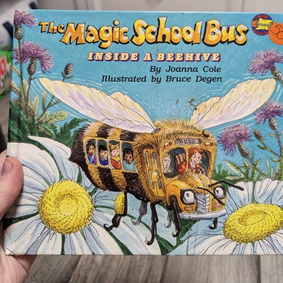 Magic school bus book set - Picture 3 of 3